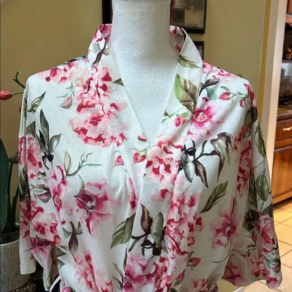 Show Me Your Mu Mu Women’s Pink Floral Brie Robe Garden of Bloom One Size - Picture 4 of 16
